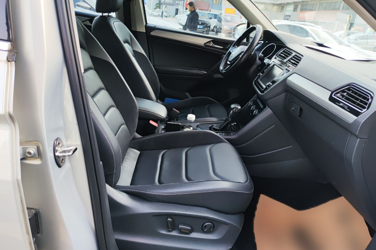 大众 途观L 2018款 330TSI 自动两驱豪华版局部细节41