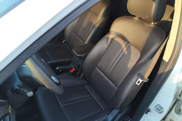 长安 逸动DT 2018款 1.6L 手动智享型局部细节19