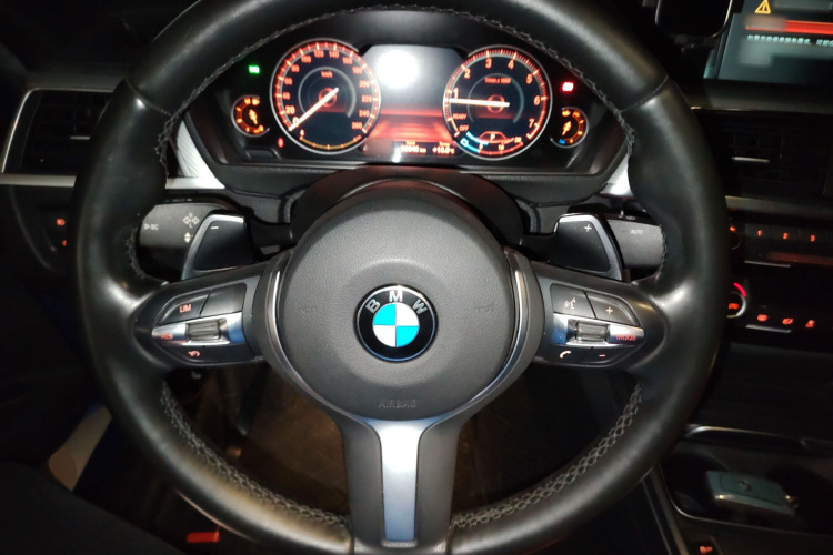 宝马3系 2019款 320i M运动曜夜版局部细节13