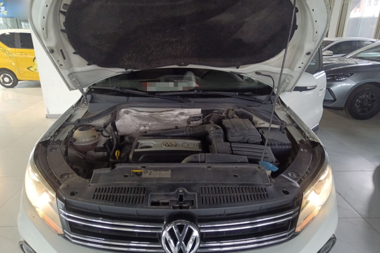 大众 Tiguan 2015款 2.0TSI 舒适版机舱底盘24