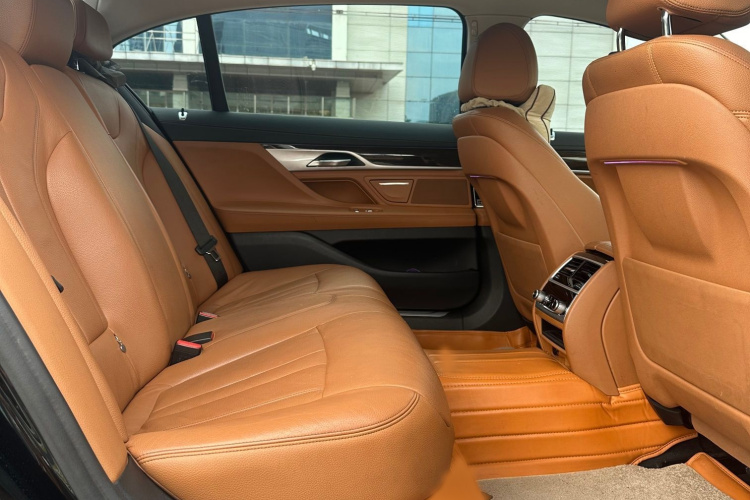 宝马7系 2018款 730Li 领先型 卓越套装中控内饰7008