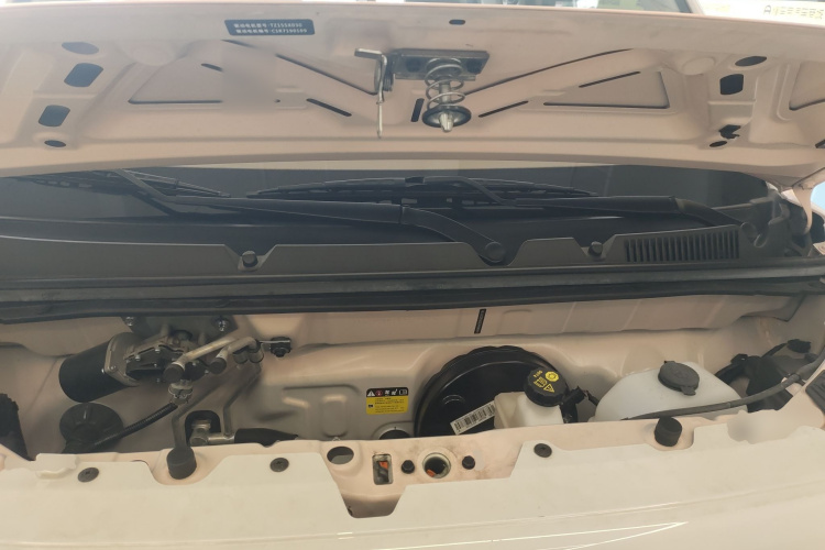 五菱汽车 宏光MINIEV 2024款 第三代 215km 进阶版机舱底盘24