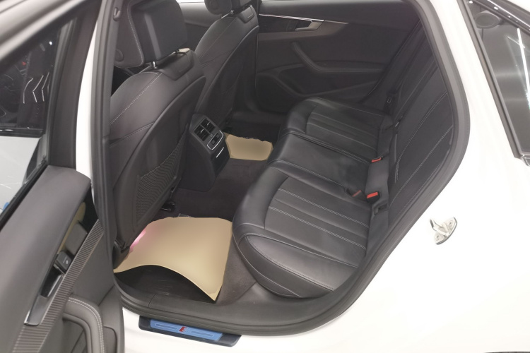 奥迪A4L 2023款 40 TFSI quattro 豪华动感型中控内饰21