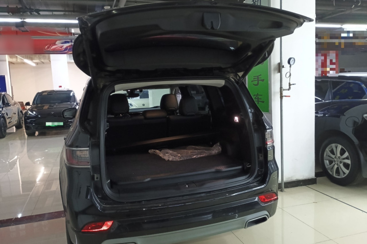 Jeep 大指挥官PHEV 2020款 2.0T 插电混动领先版机舱底盘23