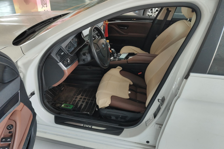 宝马5系(进口) 2015款 520i 典雅型中控内饰19