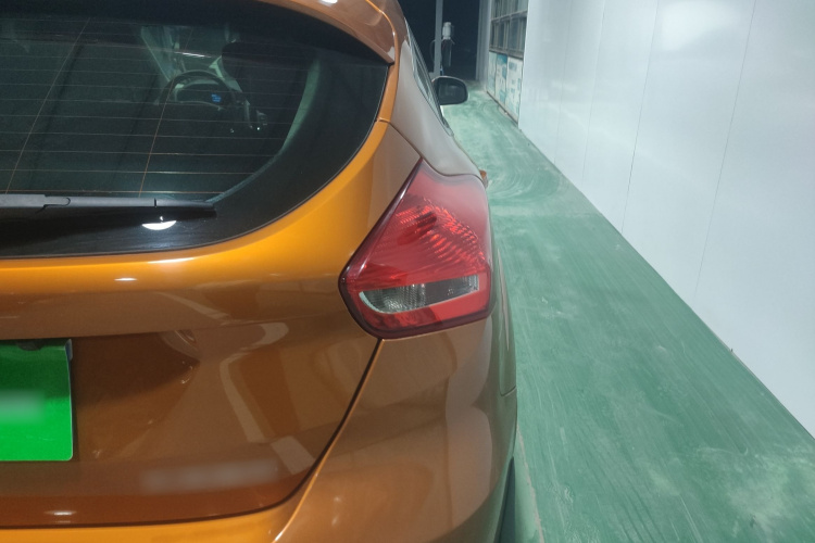 福特 福克斯 2015款 两厢 1.6L 自动舒适型车身外观6006