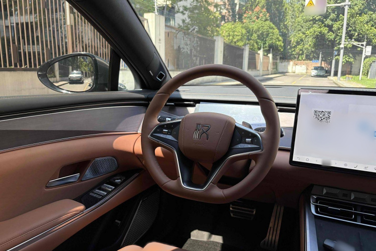 比亚迪 汉L 2025款 DM-p 四驱激光雷达旗舰型中控内饰7004