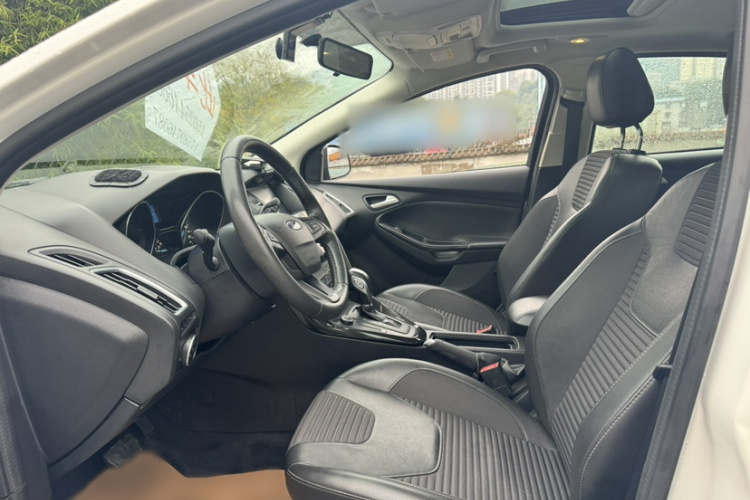 福特 福克斯 2018款 两厢经典 1.6L 自动风尚型智行版车身外观6006