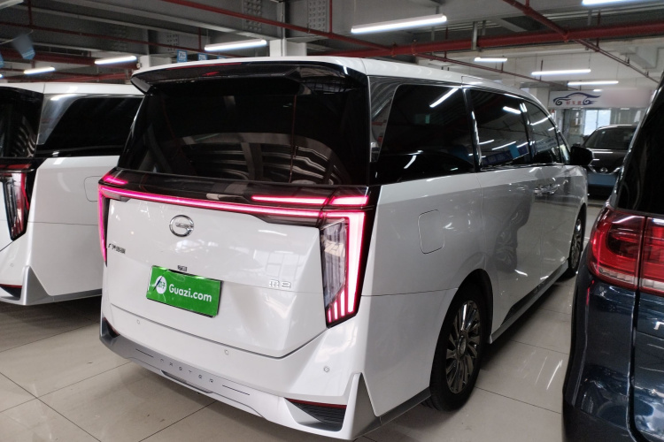 广汽传祺 传祺M8 2023款 宗师系列 400T 至尊版车身外观7