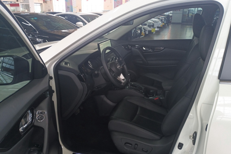 日产 奇骏 2025款 荣誉 2.0L 两驱真心版中控内饰7003