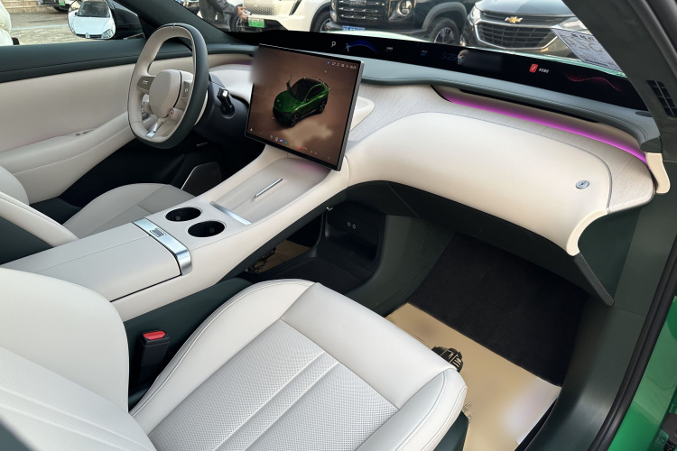 小米汽车 小米YU7 2025款 超长续航高性能四驱Max版中控内饰7014