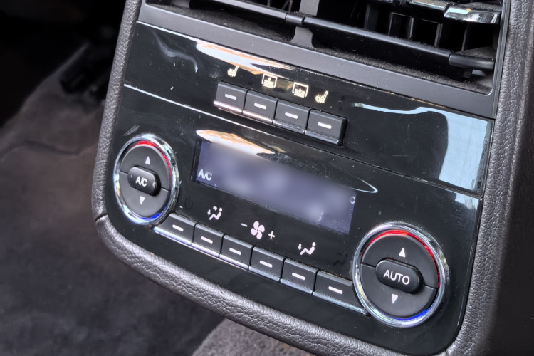 玛莎拉蒂 总裁 2013款 3.0T 标准型中控内饰7003