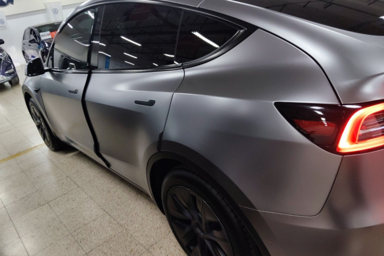 特斯拉 Model Y 2023款 后轮驱动版车身外观4