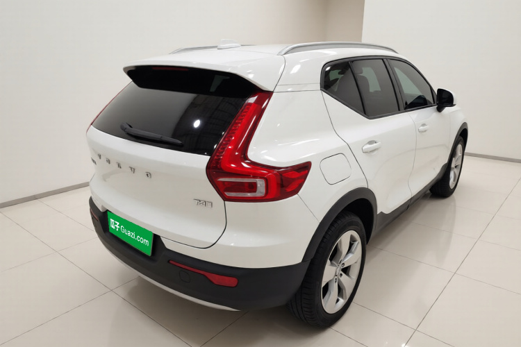 沃尔沃XC40 2022款 T4 四驱智行时尚版车身外观7
