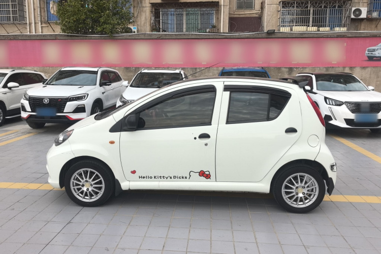 比亚迪F0 2015款 1.0L AMT 铉酷型车身外观4