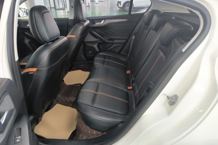 福特 福克斯 2022款 两厢 EcoBoost 180 自动竞速版中控内饰21