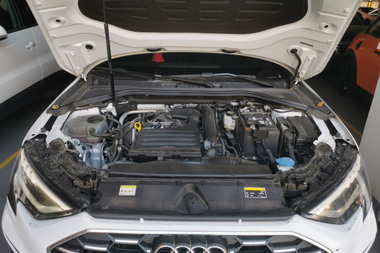 奥迪A3 2024款 A3L Limousine 35 TFSI 时尚运动型机舱底盘24