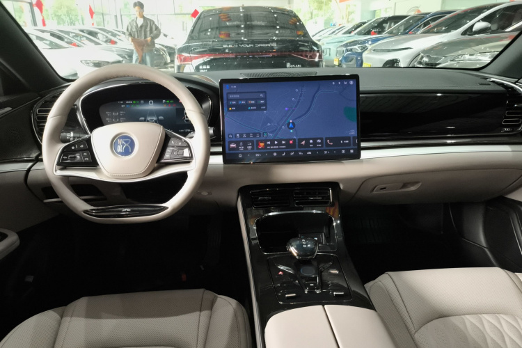 比亚迪 汉 2025款 DM-i 125KM尊贵型中控内饰12