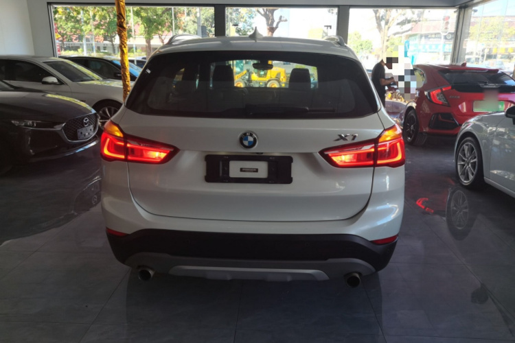 宝马X1 2018款 xDrive20Li 尊享型车身外观6