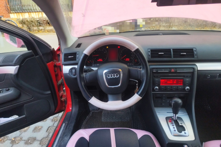 奥迪A4 2008款 2.0T 个性风格版中控内饰13