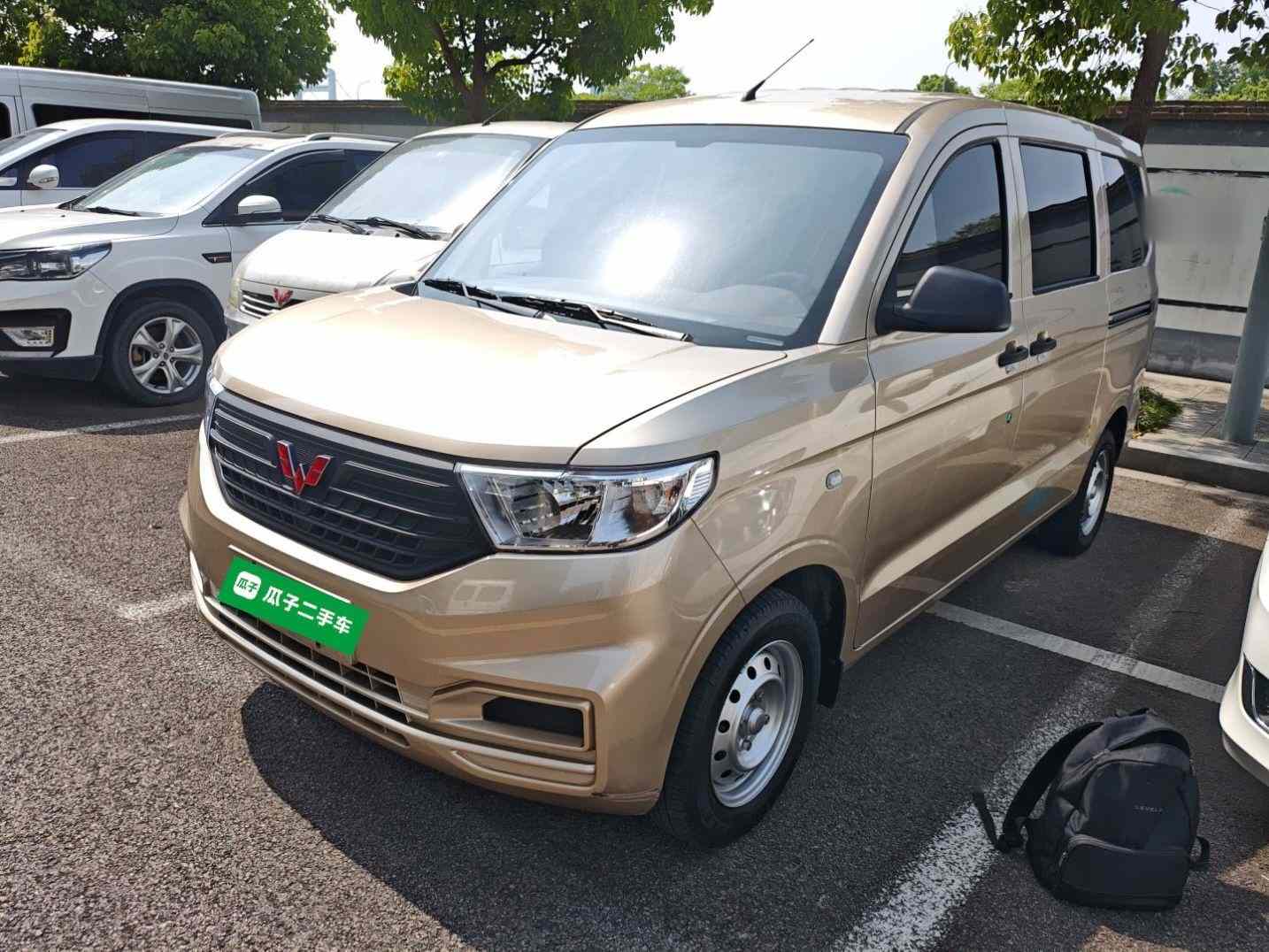 五菱汽车 五菱宏光V 2022款 1.5L劲取版电动助力LAR(2)
