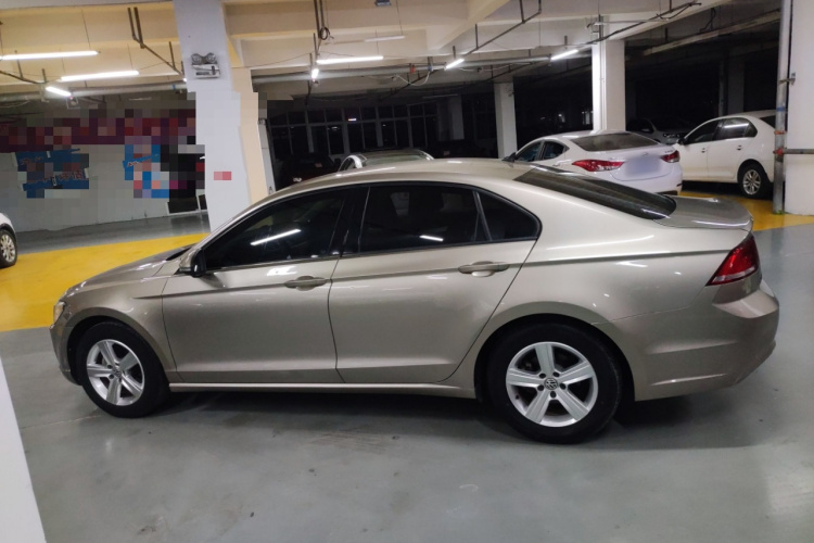 大众 凌渡 2015款 230TSI 手动风尚版车身外观4