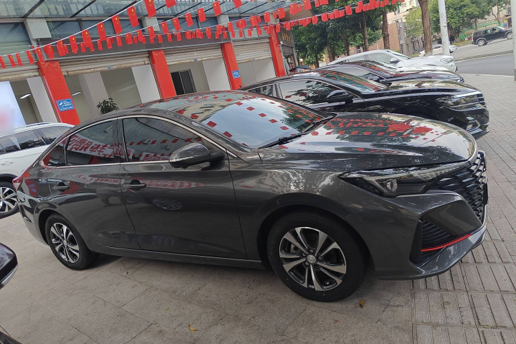 长安 逸动 2022款 PLUS 蓝鲸NE 1.4T GDI DCT尊贵版车身外观6002