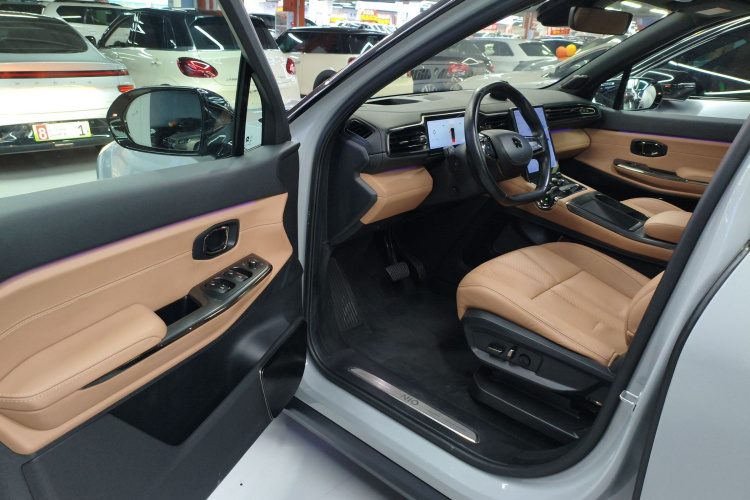 蔚来ES8 2020款 450KM 七座版中控内饰20