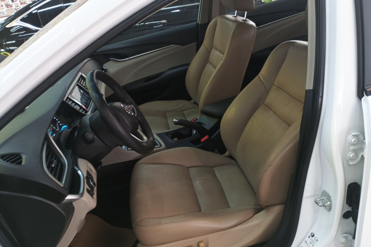 别克 英朗 2019款 15T 双离合互联精英型 国VI中控内饰19