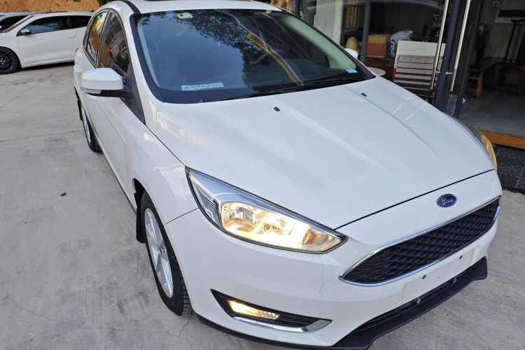 福特 福克斯 2017款 两厢 1.6L 自动风尚型智行版车身外观3