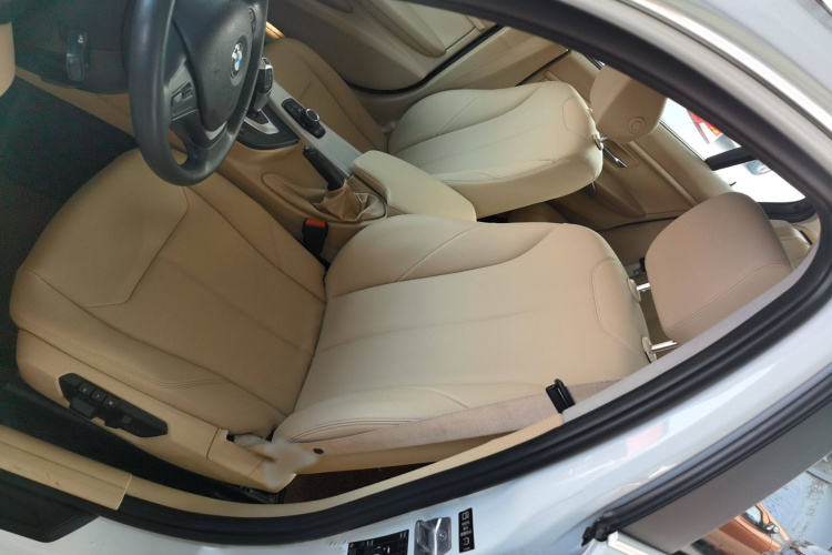 宝马3系 2013款 320Li 时尚型局部细节19