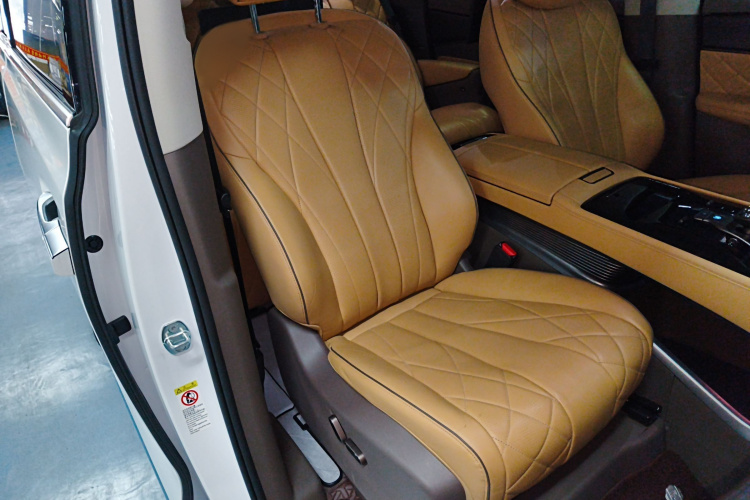 腾势D9 2024款 DM-i 980 四驱尊荣型局部细节41