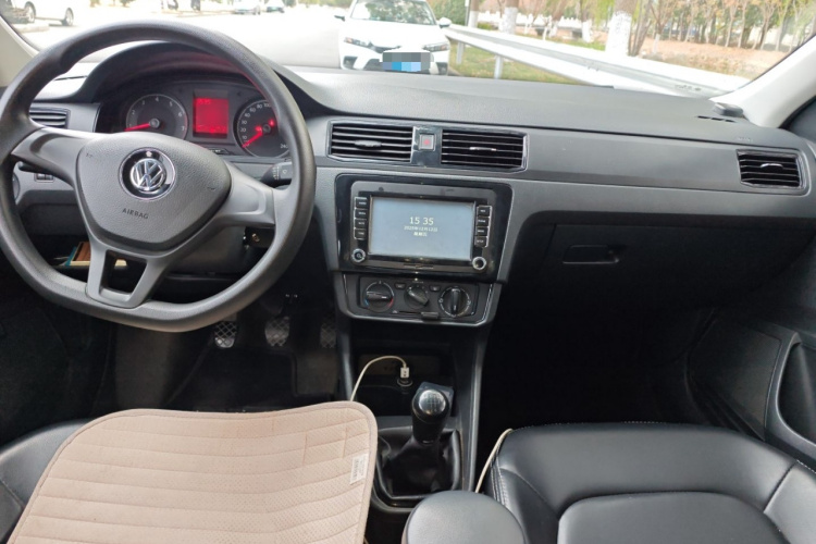 大众 桑塔纳 2016款 1.6L 手动风尚版中控内饰12