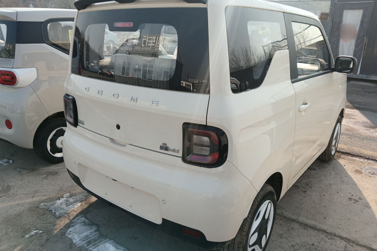 吉利银河 熊猫 2025款 210km 元气熊车身外观7