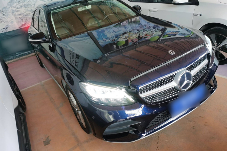 奔驰C级 2019款 改款 C 260 L 运动版车身外观3