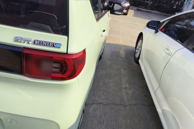 五菱汽车 宏光MINIEV 2021款 马卡龙臻享款 磷酸铁锂车身外观9