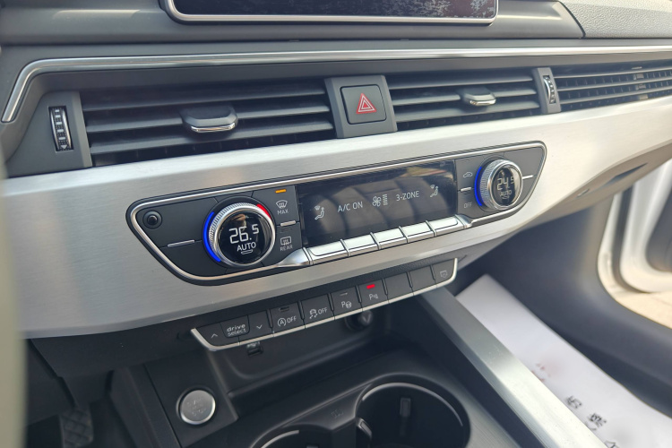 奥迪A4L 2019款 40 TFSI 时尚型 国VI中控内饰7011