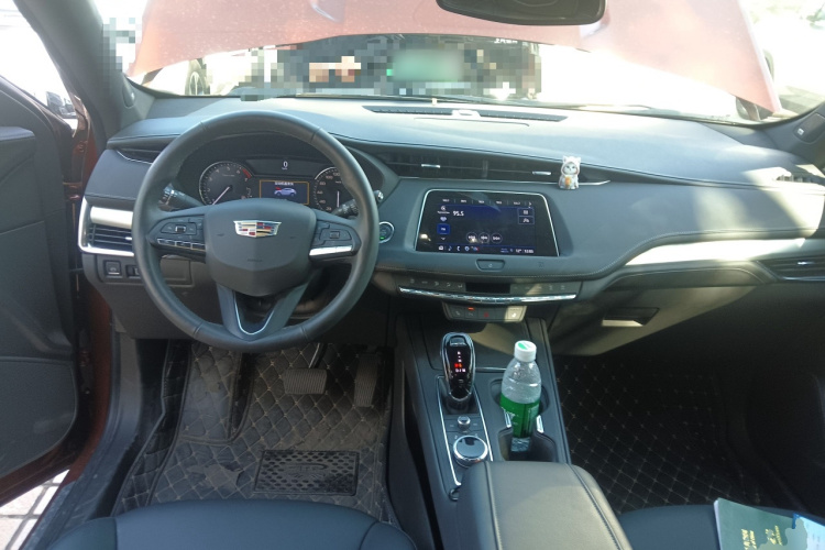凯迪拉克XT4 2021款 28T 两驱领先型中控内饰12