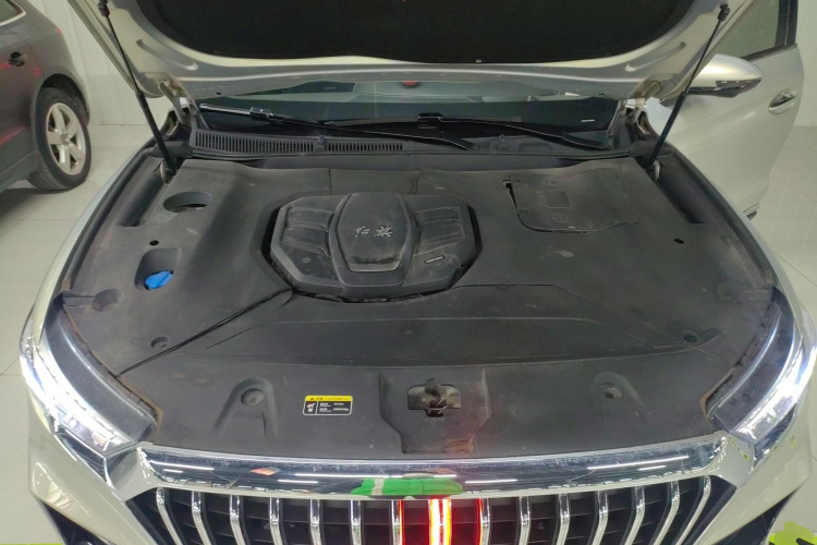 红旗HS5 2019款 2.0T 智联旗享四驱版机舱底盘24