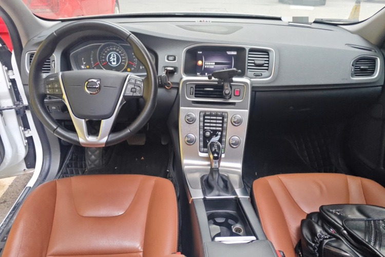 沃尔沃S60 2018款 S60L T3 智进进取版中控内饰12