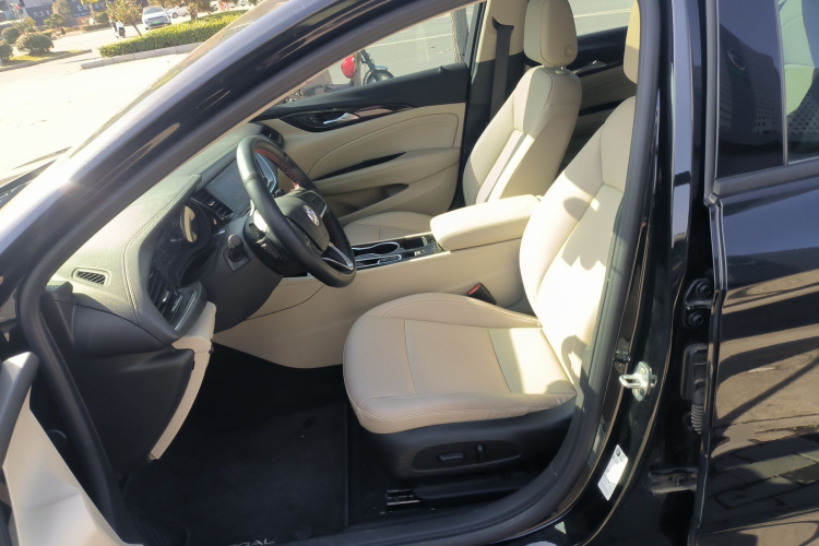 别克 君威 2021款 552T 精英型中控内饰19