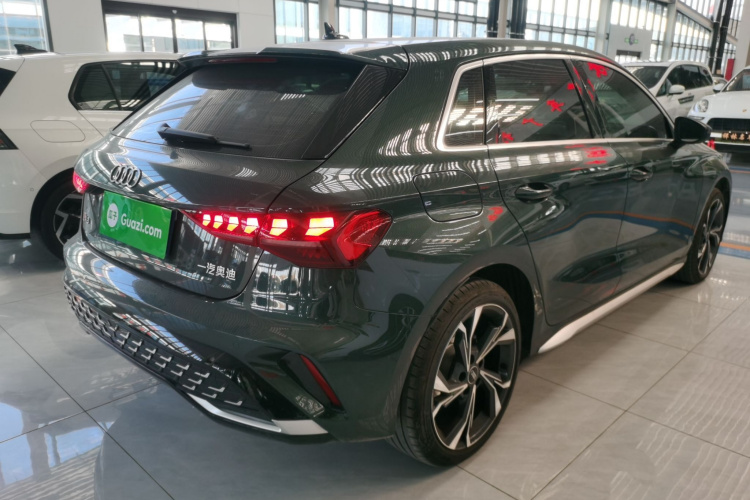 奥迪A3 2025款 Sportback 35TFSI 飞驰尊享型车身外观7