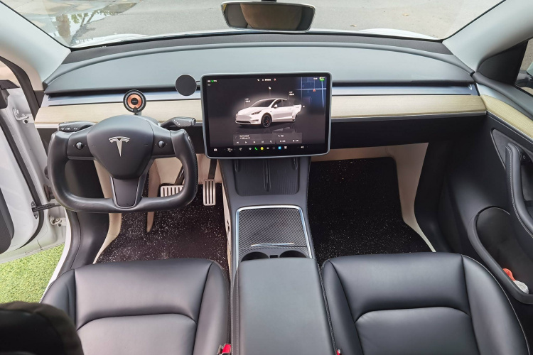 特斯拉 Model Y 2022款 Performance高性能全轮驱动版中控内饰7004