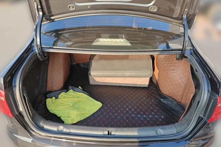 大众 朗逸 2013款 改款经典 1.6L 手动风尚版中控内饰23