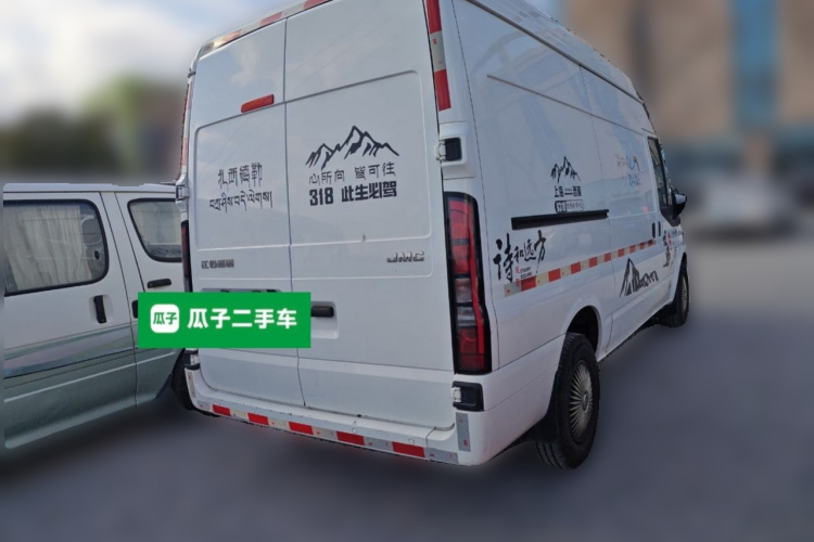 江铃福顺 2022款 2.0T 手动厢式运输车中轴中高顶3座车身外观7