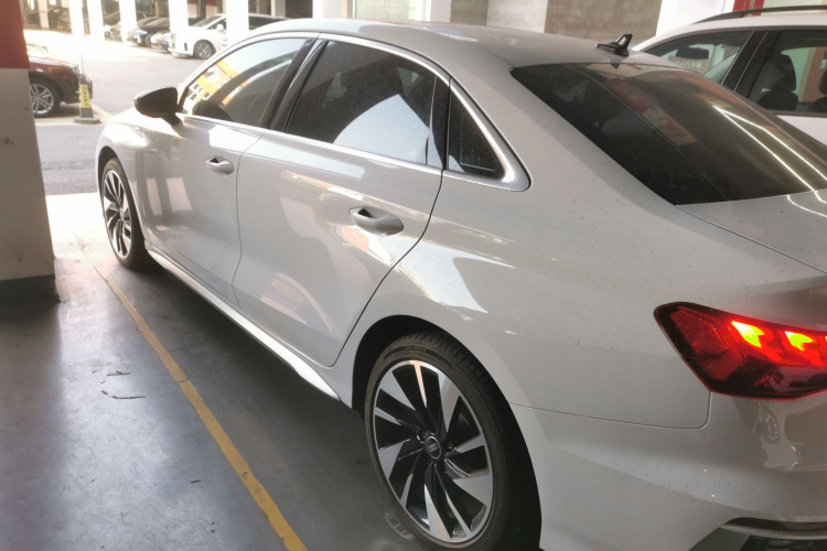 奥迪A3 2024款 A3L Limousine 35 TFSI 时尚运动型车身外观4