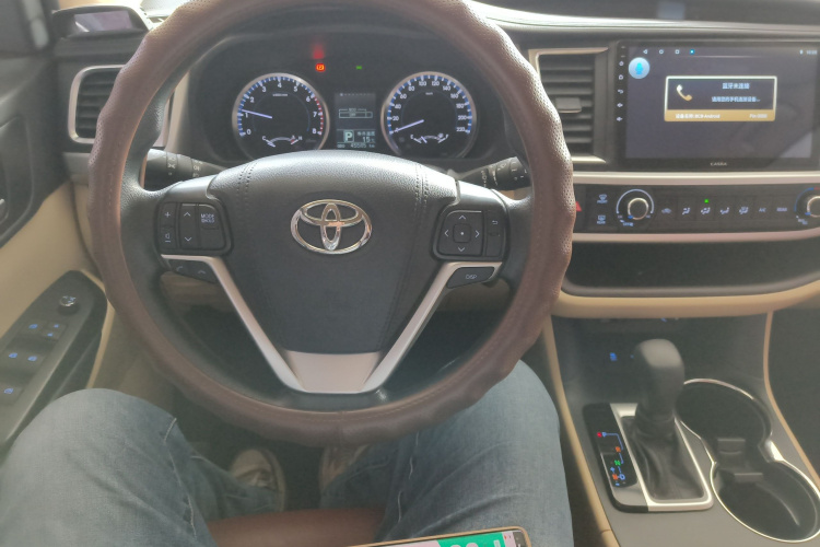 丰田 汉兰达 2018款 2.0T 四驱精英版 7座 国VI中控内饰7002