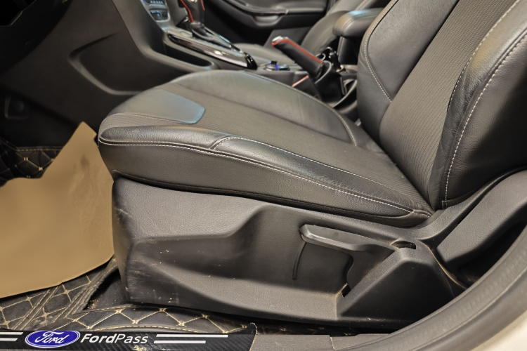 福特 福克斯 2015款 两厢 1.6L 自动风尚型中控内饰7003