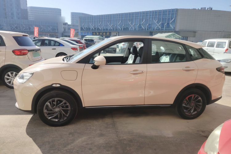 哪吒汽车 哪吒AYA 2023款 318 Lite车身外观4