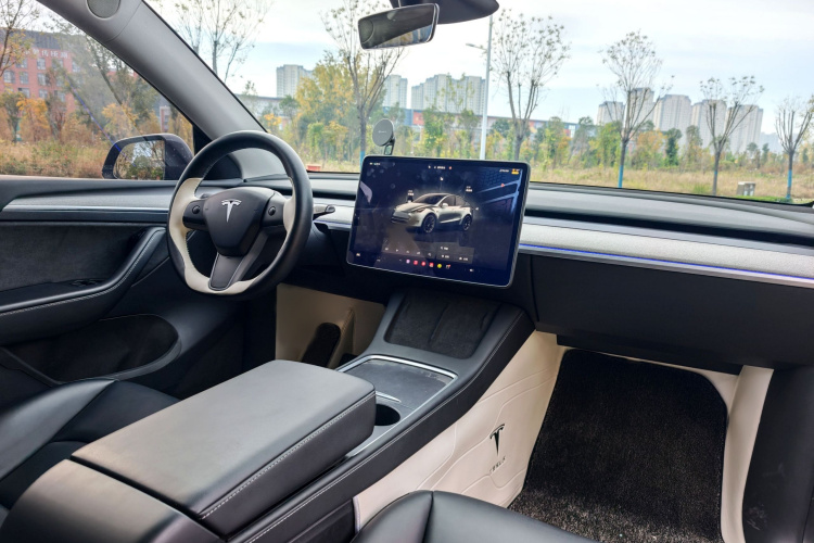 特斯拉 Model Y 2024款 长续航全轮驱动版中控内饰7005